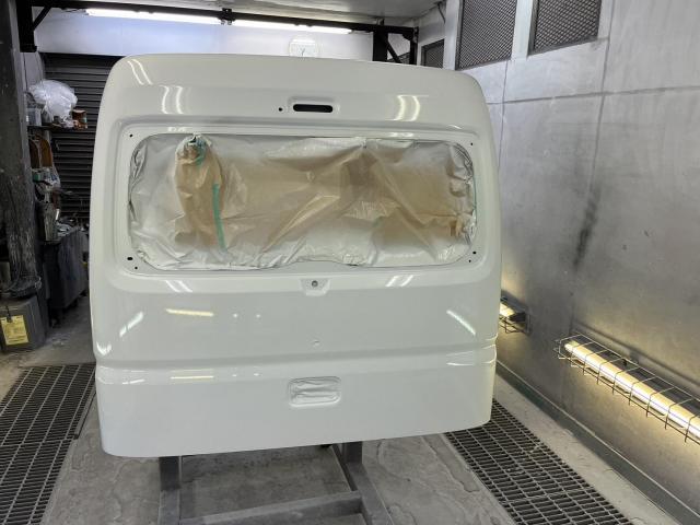 【スズキ　エブリィ】【車体後ろのヘコミ修理　リアゲート＆バンパー交換　バックパネル鈑金　塗装】