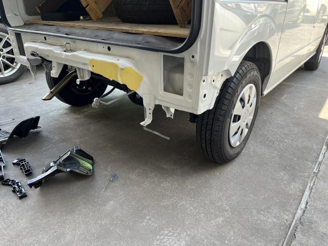 スズキ エブリィ】【車体後ろのヘコミ修理 リアゲート&バンパー スズキ エブリィ】【車体後ろのヘコミ修理 リアゲート&バンパー