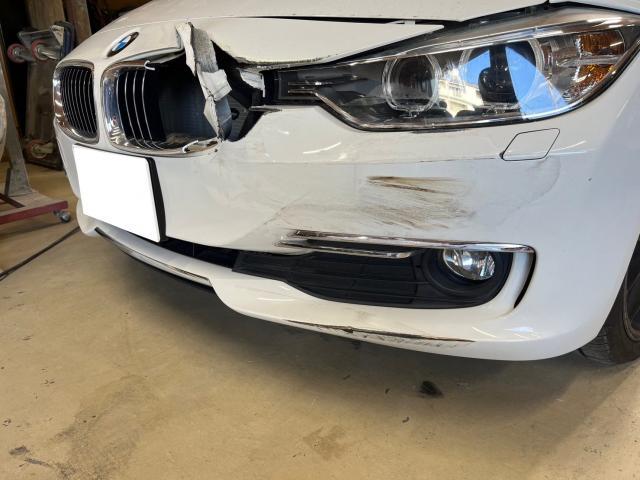 【BMW 320i】【衝突事故によるフロント損傷　車両保険　部品交換、鈑金・塗装修理】