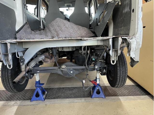 【日産　クリッパーバン】【リアバンパー，リアゲートのヘコミ，キズ修理　部品交換＆鈑金塗装】