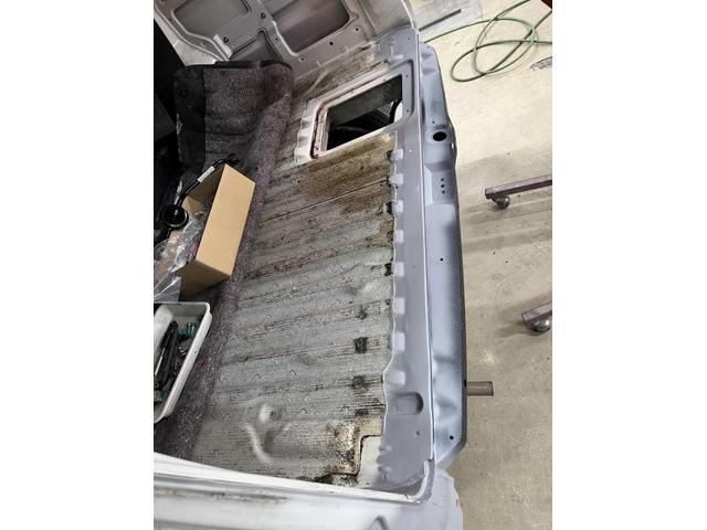 【日産　クリッパーバン】【リアバンパー，リアゲートのヘコミ，キズ修理　部品交換＆鈑金塗装】