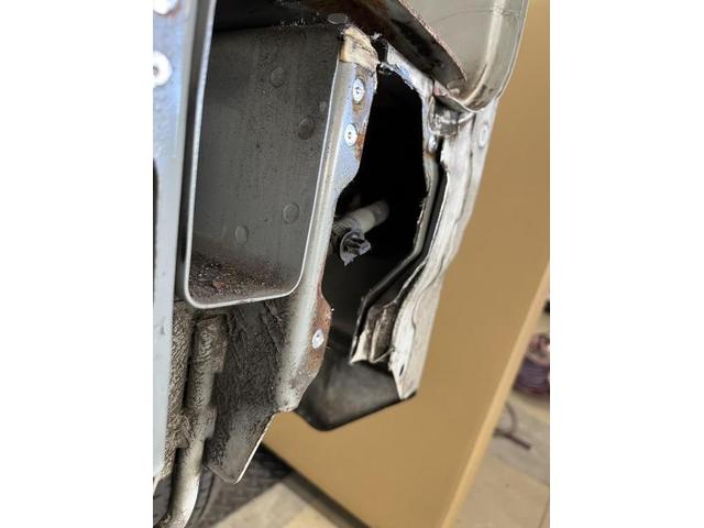 【日産　クリッパーバン】【リアバンパー，リアゲートのヘコミ，キズ修理　部品交換＆鈑金塗装】