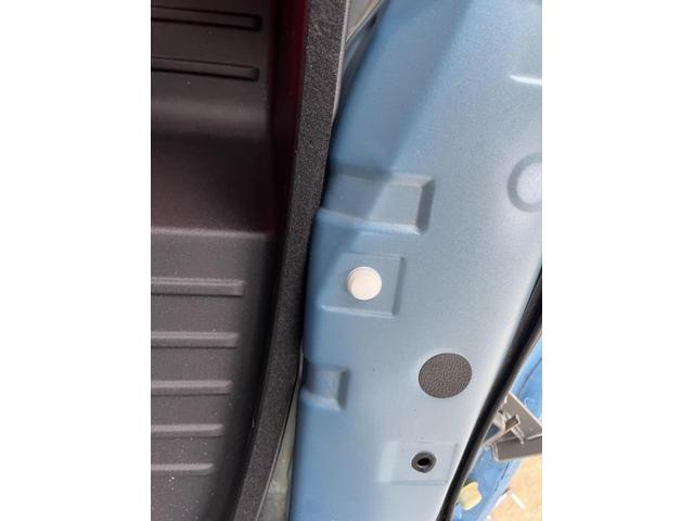 【日産　ウイングロード】【リア部分の激しい変形、キズ　部品交換および鈑金塗装、溶接による修理