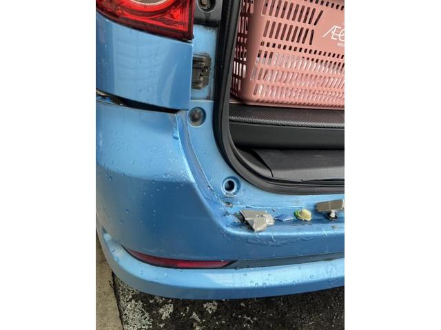 【日産　ウイングロード】【リア部分の激しい変形、キズ　部品交換および鈑金塗装、溶接による修理