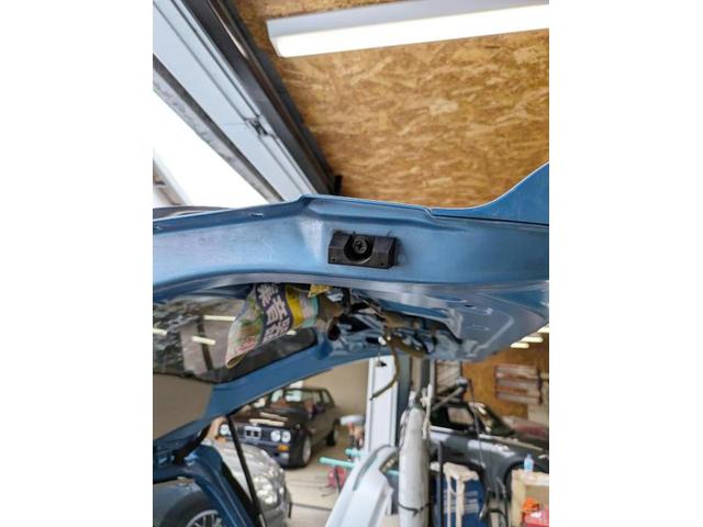 【日産　ウイングロード】【リア部分の激しい変形、キズ　部品交換および鈑金塗装、溶接による修理