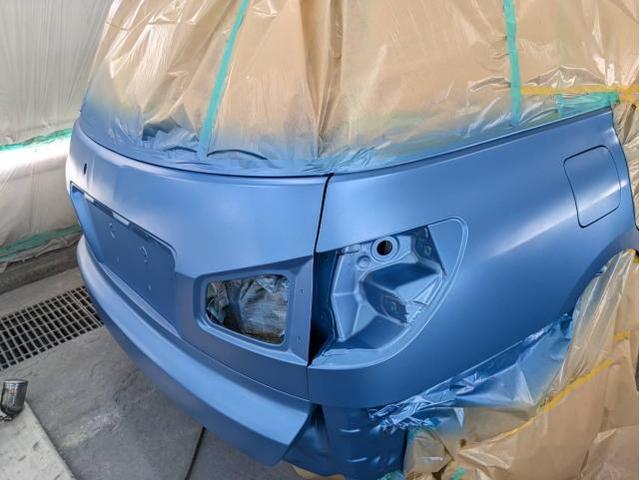 【日産　ウイングロード】【リア部分の激しい変形、キズ　部品交換および鈑金塗装、溶接による修理