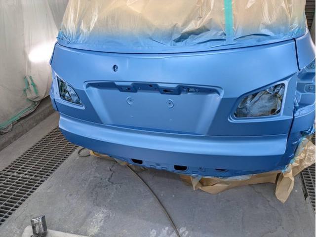 【日産　ウイングロード】【リア部分の激しい変形、キズ　部品交換および鈑金塗装、溶接による修理