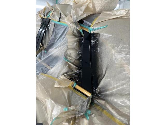 【ポルシェ　マカン】【ドアサッシ、マフラーカッター塗装】