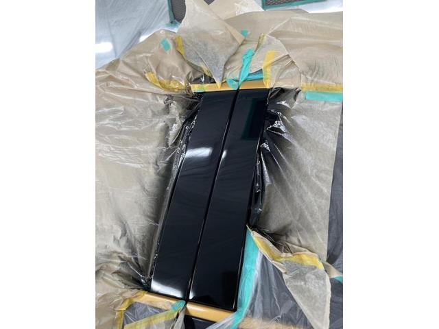 【ポルシェ　マカン】【ドアサッシ、マフラーカッター塗装】