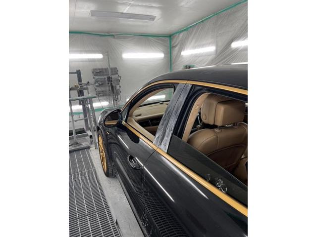 【ポルシェ　マカン】【ドアサッシ、マフラーカッター塗装】