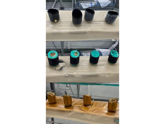 【ポルシェ　マカン】【ドアサッシ、マフラーカッター塗装】