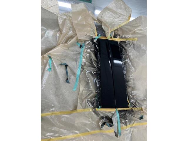 【ポルシェ　マカン】【ドアサッシ、マフラーカッター塗装】