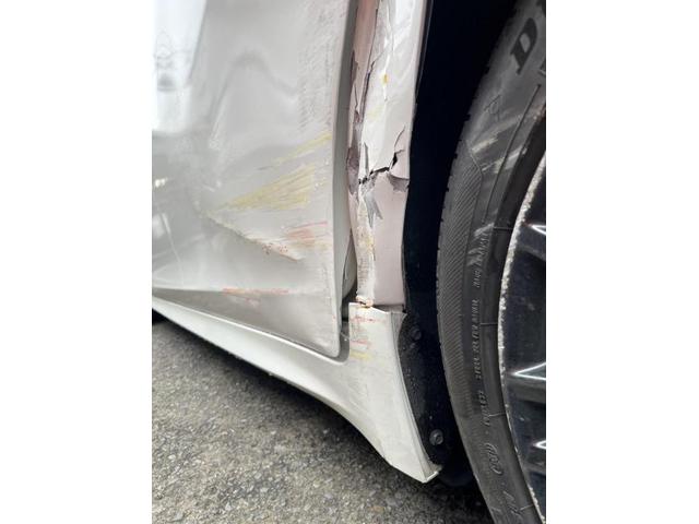 【トヨタ　クラウンハイブリッド】【左リアドア、フェンダー損傷大　交換＆塗装修理】