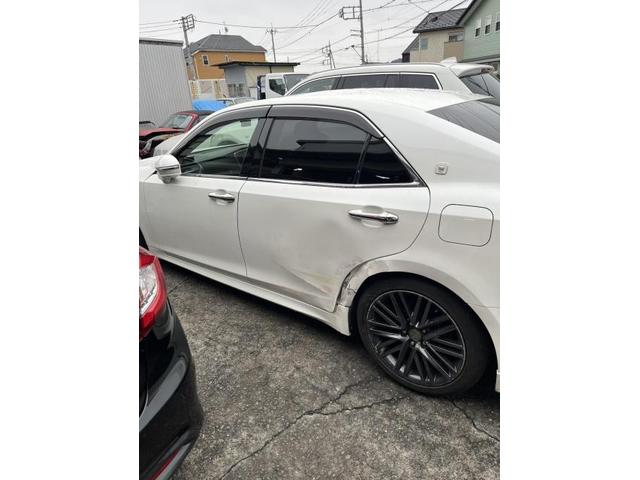 【トヨタ　クラウンハイブリッド】【左リアドア、フェンダー損傷大　交換＆塗装修理】