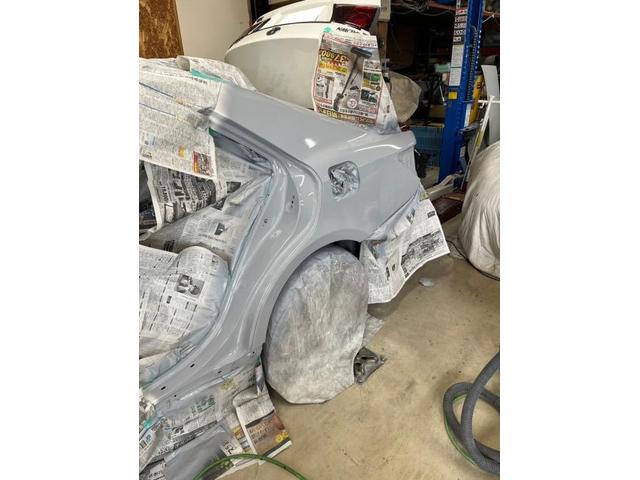 【トヨタ　クラウンハイブリッド】【左リアドア、フェンダー損傷大　交換＆塗装修理】