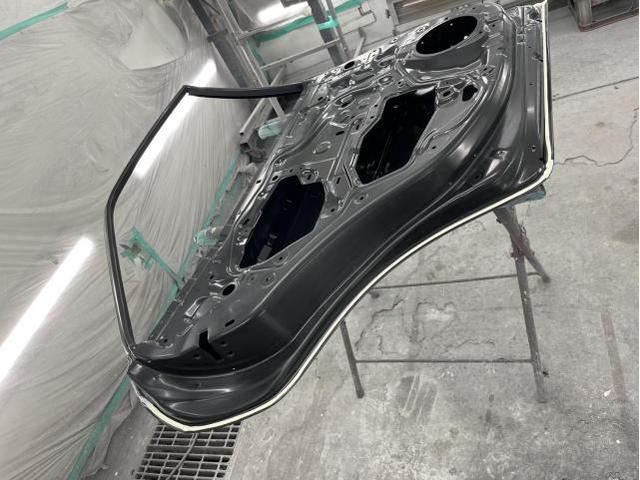 【トヨタ　クラウンハイブリッド】【左リアドア、フェンダー損傷大　交換＆塗装修理】