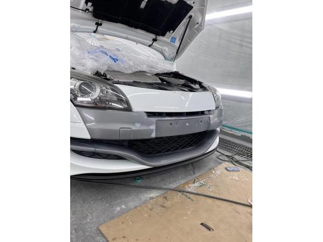 【ルノー　メガーヌ】【フロントバンパー、ボンネットのキズ修理】