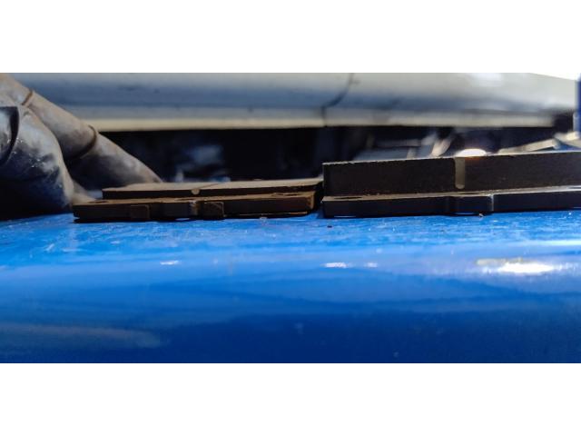 ハイゼット　フロントブレーキパット交換
