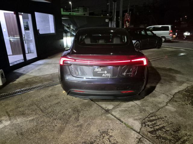 テスラ　モデル３　テールレンズ交換