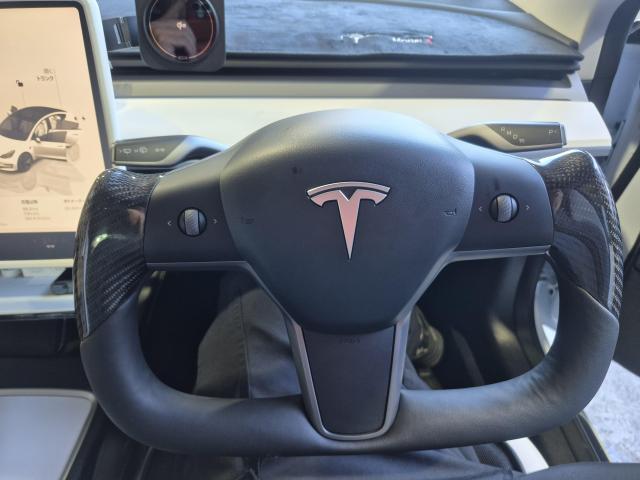 テスラ　モデル３　ヨークハンドル交換

