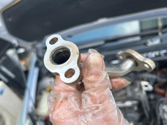 ZVW30  プリウス　アイドリング時ガタガタ音　スピード出ない　エンジンガラガラ音　EGRバルブ洗浄　代車無料　レッカー　レンタカー　埼玉県　上尾市　さいたま市