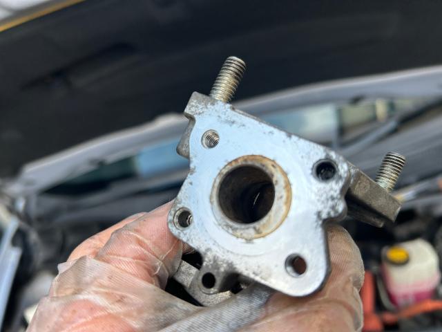 ZVW30  プリウス　アイドリング時ガタガタ音　スピード出ない　エンジンガラガラ音　EGRバルブ洗浄　代車無料　レッカー　レンタカー　埼玉県　上尾市　さいたま市