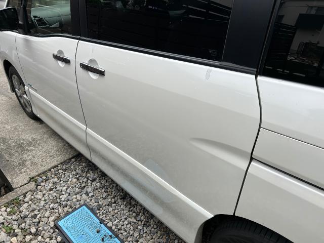 【キズ・ヘコミ直し】日産セレナ　スライドドア交換　塗装剥がれ　板金塗装　鈑金　即日納車できます　保険修理対応店　代車無料　レンタカー貸出　レッカー対応　埼玉県