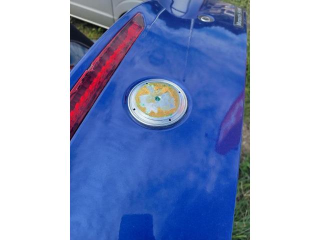 ＢＭＷ　Ｚ４　エンブレム取り付け