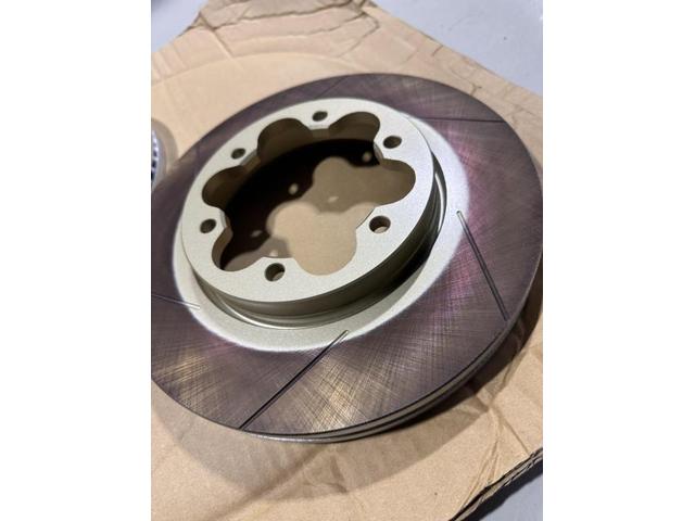 トヨタ　ハイエースワゴン　ブレーキパット交換　ローター交換　整備