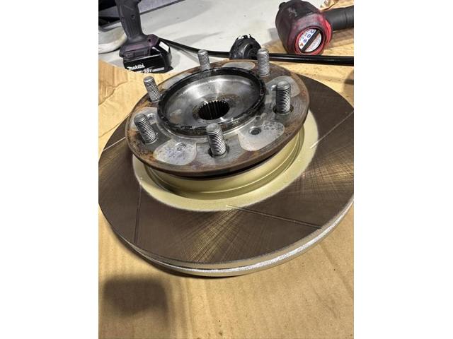 トヨタ　ハイエースワゴン　ブレーキパット交換　ローター交換　整備