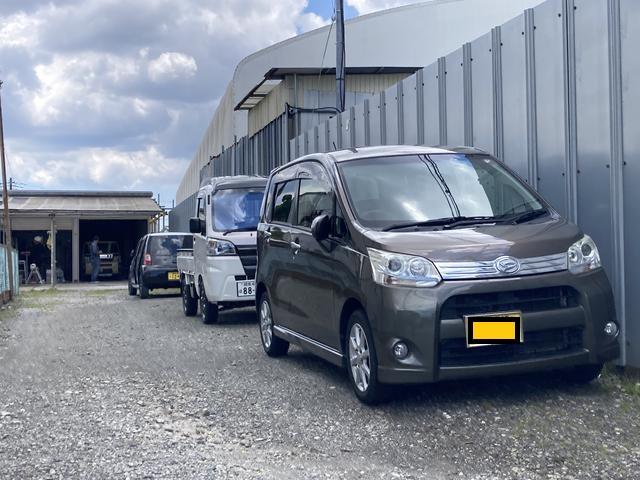 工場入口　この奥にあります。