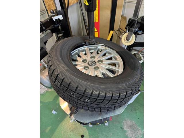 トヨタ ヴォクシー｜スタッドレスタイヤ 4本交換（15インチ）＋バランス調整