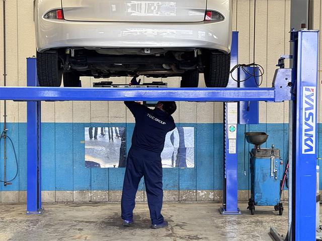 プロの整備士がお客様の愛車を点検整備いたします。