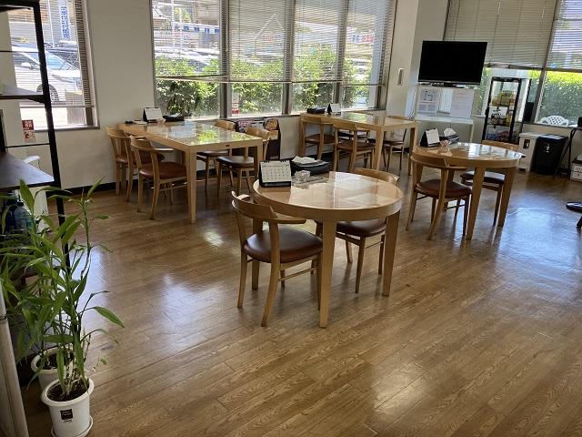 点検等、店舗内待合室がございますので快適にお待ちいただけます！