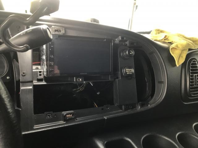 ダッジバン　2DINワイド型　Apple car playオーディオ取り付け　アメ車カーナビ取り付け