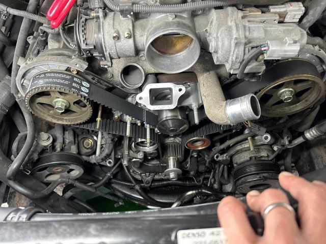 米国トヨタ　USトヨタ　タンドラ　ランクル　2UZエンジン　タイミングベルト交換　ウォーターポンプ交換　タイミングベルトキット交換　