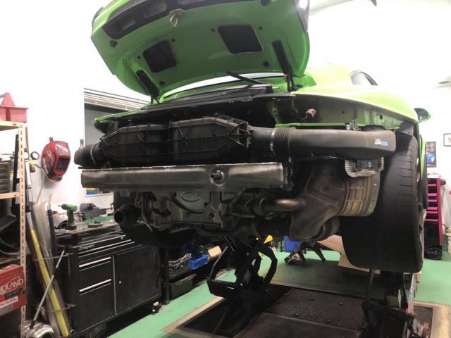 ポルシェ 911GT3 RS　マフラー交換とステアリング交換作業