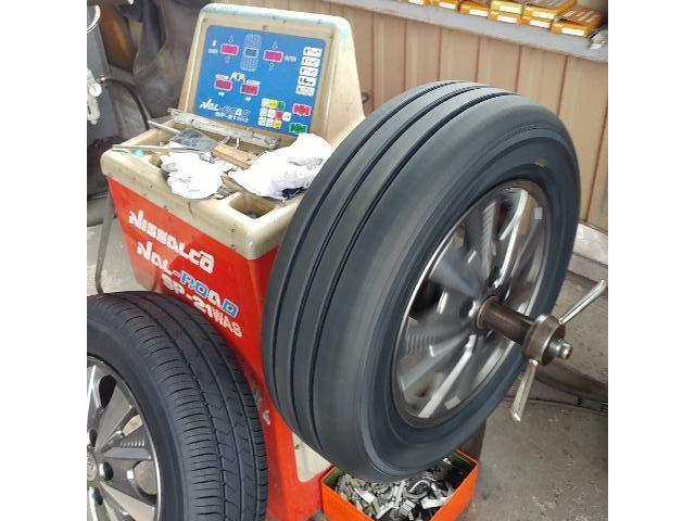 セレナタイヤ交換　タイヤ直送交換可能さいたま市岩槻区格安タイヤ交換　タイヤ交換直ぐ出来るの　セレナeパワータイヤ交換