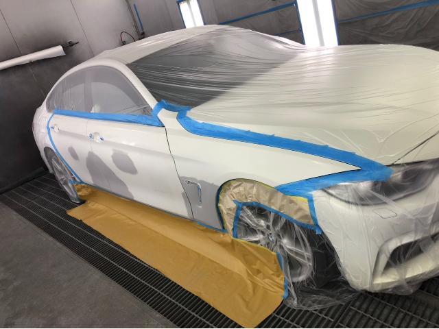 BMW420iドアへこみ鈑金修理さいたま市岩槻区(株)ユーパーク岩槻工場　外車輸入車傷修理安い　