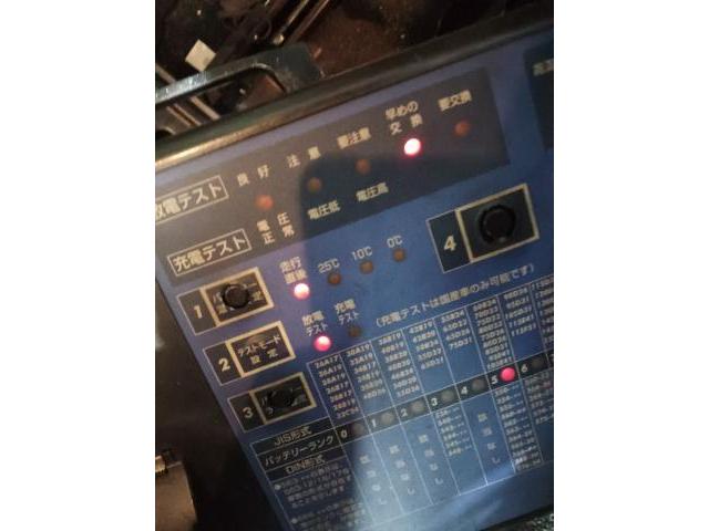 ＧＬＳベンツバッテリー交換　外車のバッテリー交換可能さいたま市岩槻区(株)ユーパーク岩槻工場　輸入車メンテナンス安い
