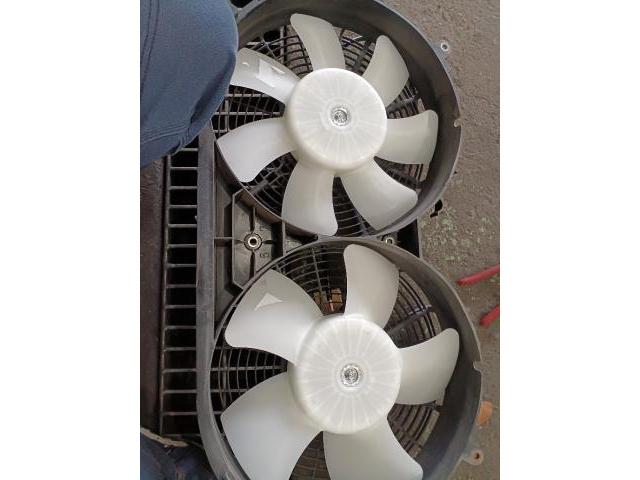 トヨタ　ハイエース電動ファンモーター交換　
ラジエーターファン回らない修理　