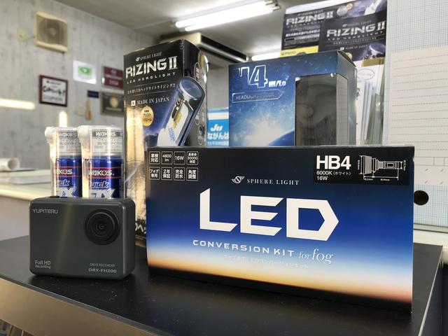 最新のＬＥＤヘッドライトも販売・取り付け行っております！