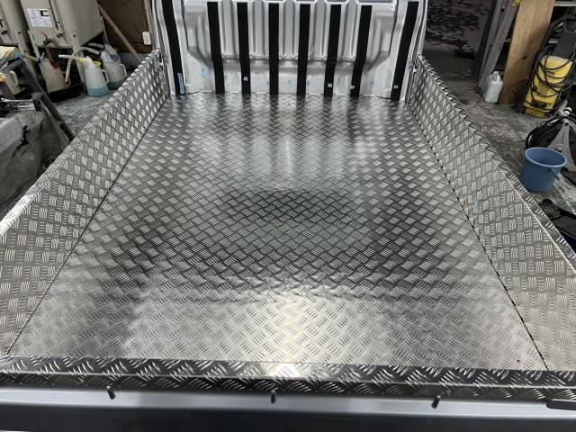 ハイゼット 荷台架装 アルミ縞板 取付 交換 修理 杉戸町 春日部 ハイゼット 荷台架装 アルミ縞板 取付 交換 修理 杉戸町 春日部