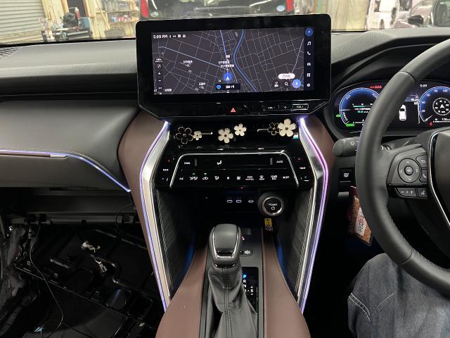 トヨタ　ハリアーハイブリッド　アンビエントライト取付　カスタム他修理・整備春日部市　幸手市　越谷市　宮代町　白岡市　蓮田市 久喜市さいたま市埼玉県どんなことでも【KEEP(キープ)】にお任せください