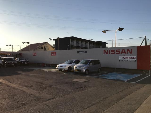 店舗を入ってすぐにお客様駐車場がございます。