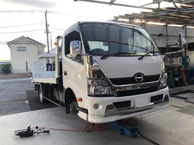 日野　デュトロ積載車３ｔ車　タイヤ交換　XZU720M