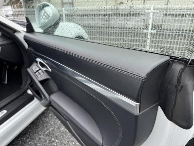 ポルシェ　ケイマン　ドアトリム修理　張替