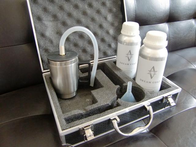 黄ばみや小ヒビを取り除き、特殊な溶剤をレンズに溶かし込み、耐久性のあるコーティングを施工します★