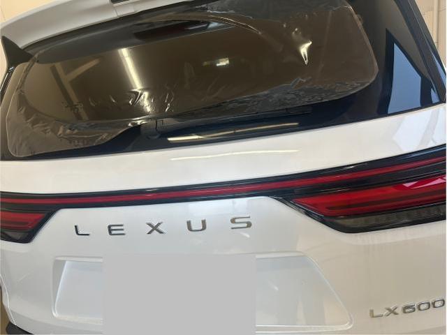 レクサス　ＬＸ　カーフィルム　断熱スモーク　シルフィードSC7015　リアカメラコンピューターカット