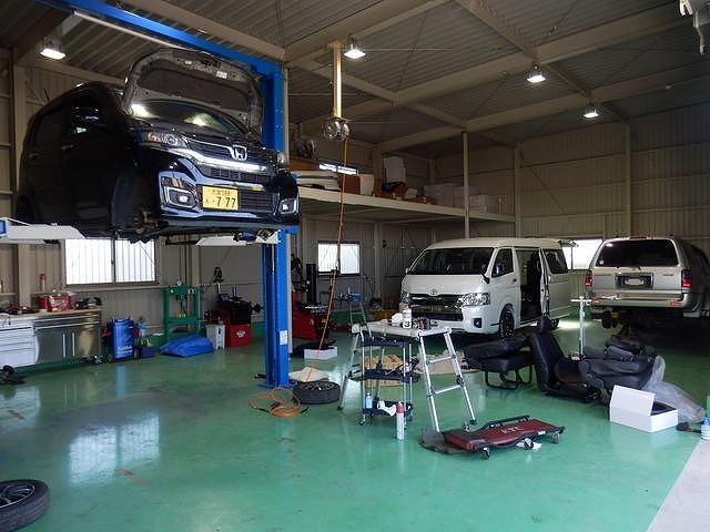 認証工場完備！オイル交換等もお気軽にっ！修理、カスタム大歓迎！